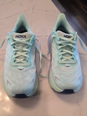 Hoka Women's Mint Green and Light Purple Running Shoes Arahi 6 Like New